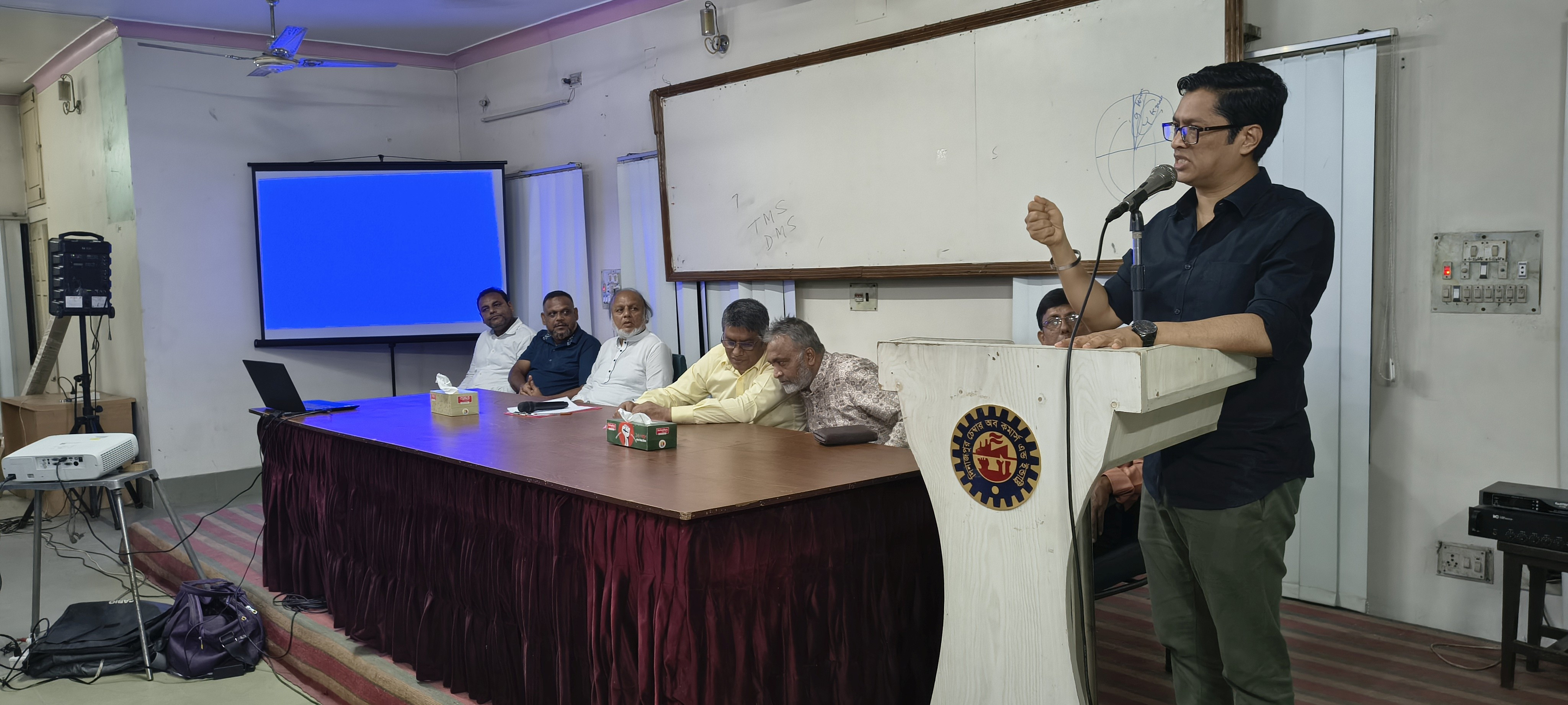 দিনাজপুর পৌরসভার উন্নয়নের লক্ষ্যে পৌরসভা কর্তৃক আয়োজিত মতবিনিময় সভা দিনাজপুর চেম্বার অব কমার্স এন্ড ইন্ডাস্ট্রি’র মিলনায়তনে অনুষ্ঠিত হয়।