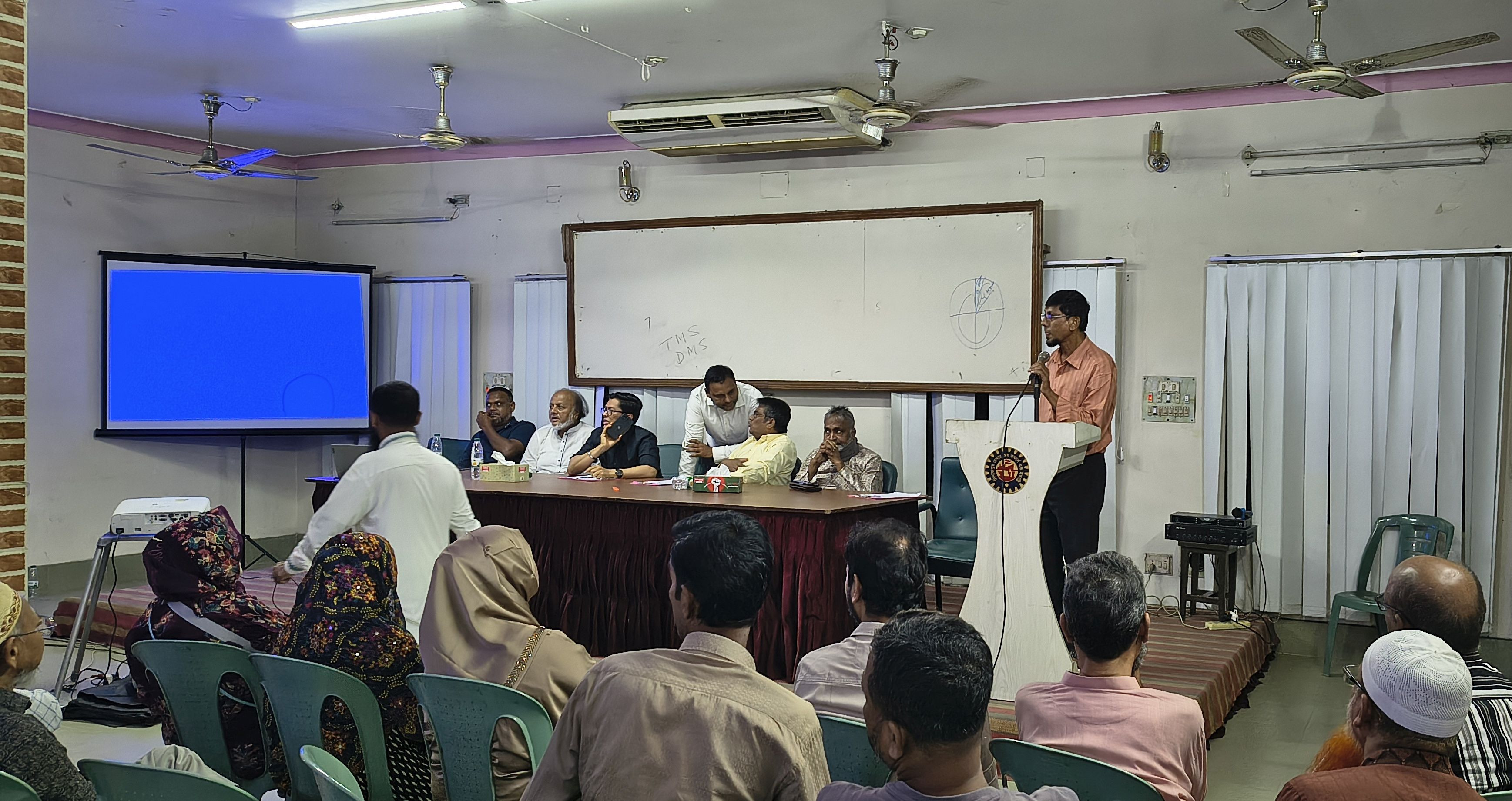 দিনাজপুর পৌরসভার উন্নয়নের লক্ষ্যে পৌরসভা কর্তৃক আয়োজিত মতবিনিময় সভা দিনাজপুর চেম্বার অব কমার্স এন্ড ইন্ডাস্ট্রি’র মিলনায়তনে অনুষ্ঠিত হয়।